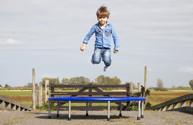 trampoline springen goed voor hypermobiele kinderen | AllinMam.com
