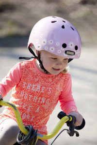 Veilig fietsen met fietshelm + Nutcase helm test - AllinMam.com