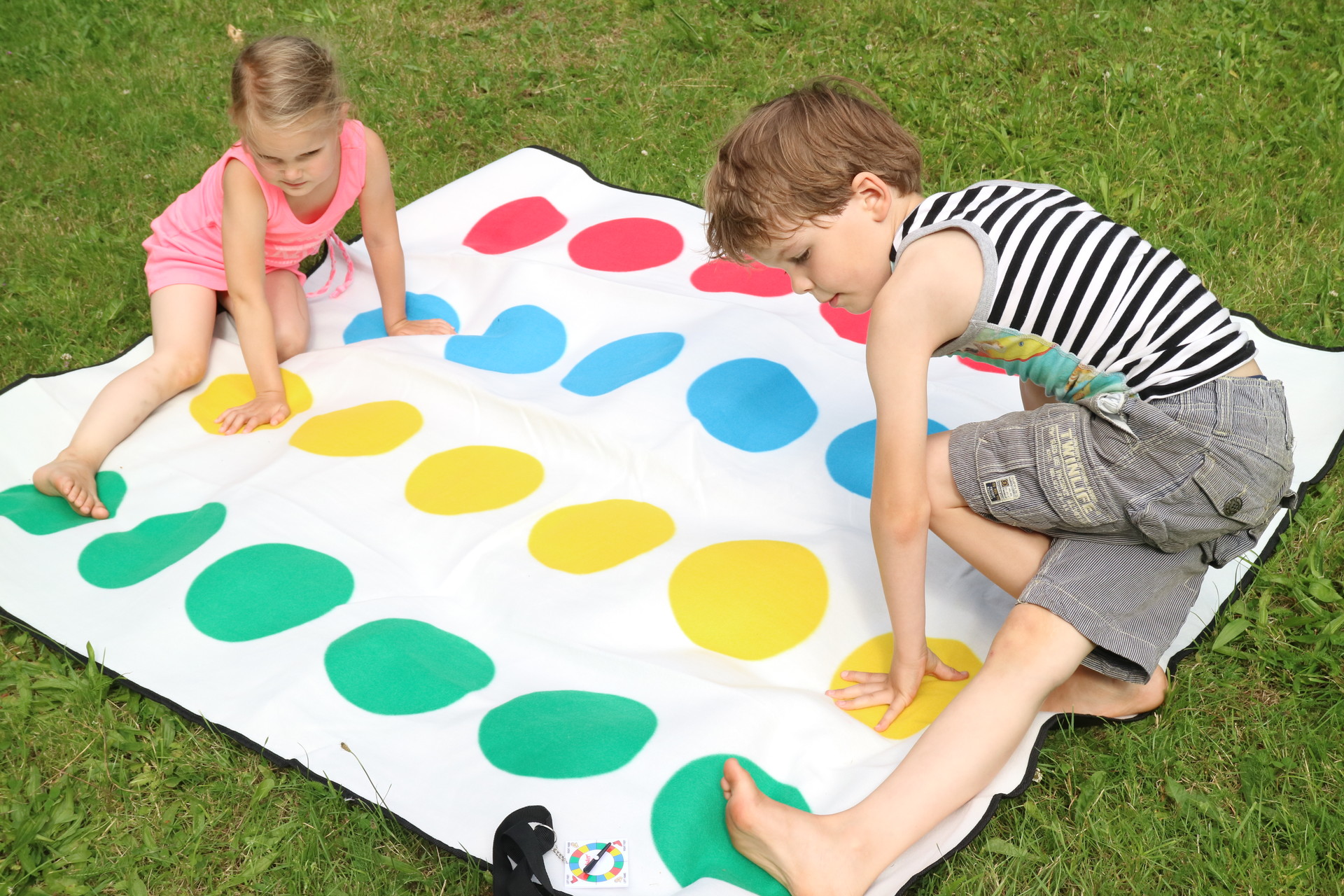 Dubbel zoveel plezier met een Twister picknickkleed winactie