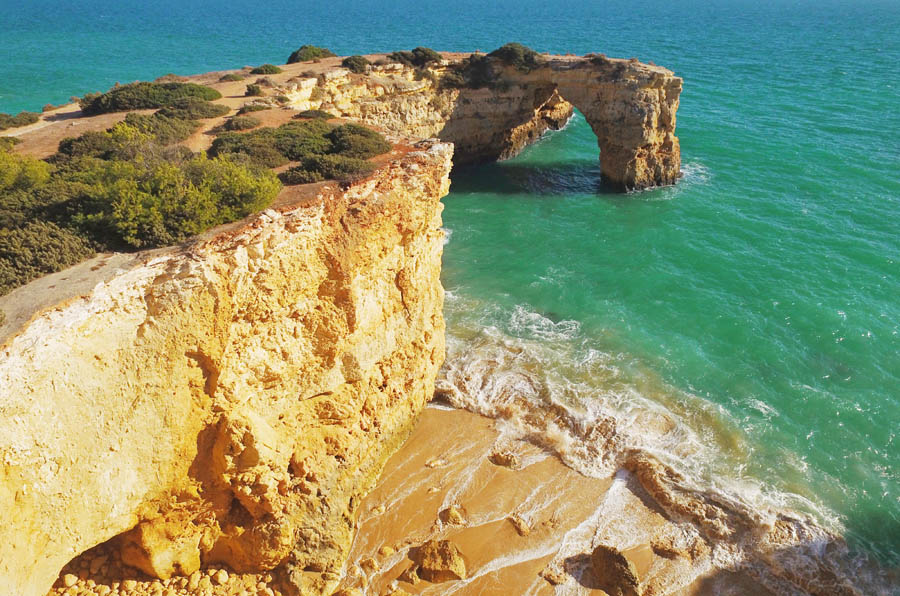 Praia de Albandeira en Estaquinha; verborgen juweeltjes aan de Algarve - AllinMam.com