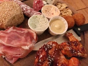 Roast Chicken Bar in Haarlem, eten met kinderen mixed platter vooraf - AllinMam.com