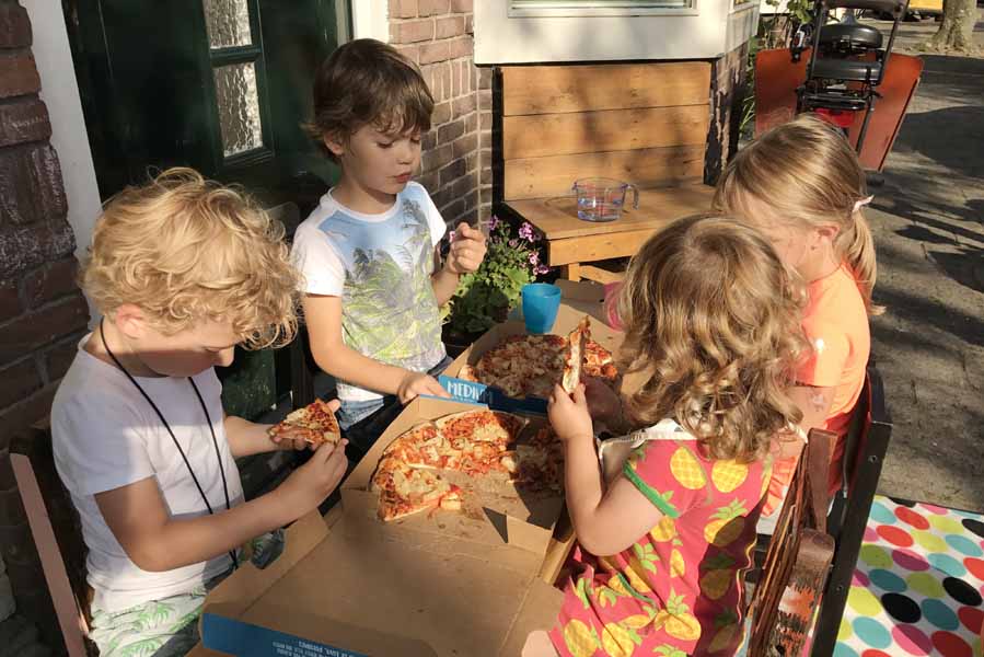 Pizza eten op de stoep - weekoverzicht AllinMam.com