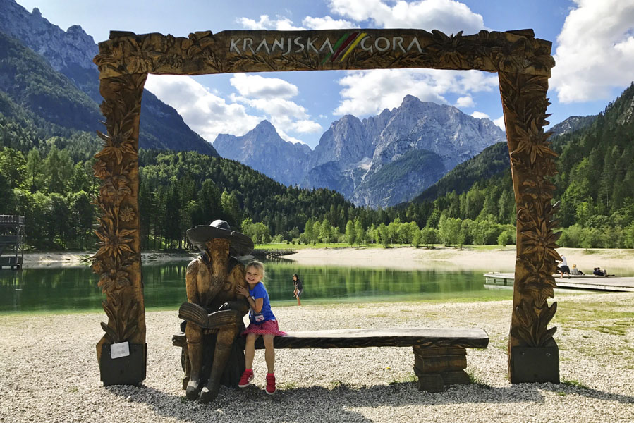 Lake Jasna in Slovenië. Een dagtrip naar Slovenië vanuit Oostenrijk - AllinMam.com