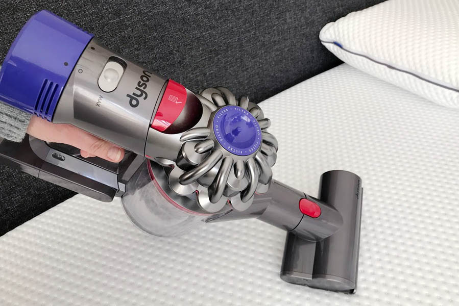 Отдельная насадка дайсон. Щетка на Дайсон v8. Пылесос Dyson v8. Дайсон пылесос беспроводной v8 насадки. Dyson sv10v8 щетка электрическая.