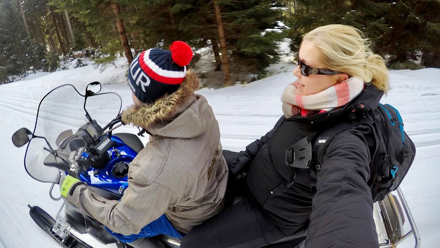 Op de sneeuwscooter in Bedřichov - Liberec: combinatie stedentrip en skiën in Tsjechië - AllinMam.com