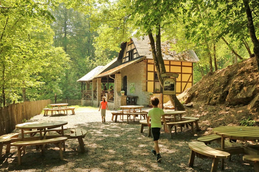 Wildpark Grotten van Han: nog onbekend maar een bezoek waard - AllinMam.com