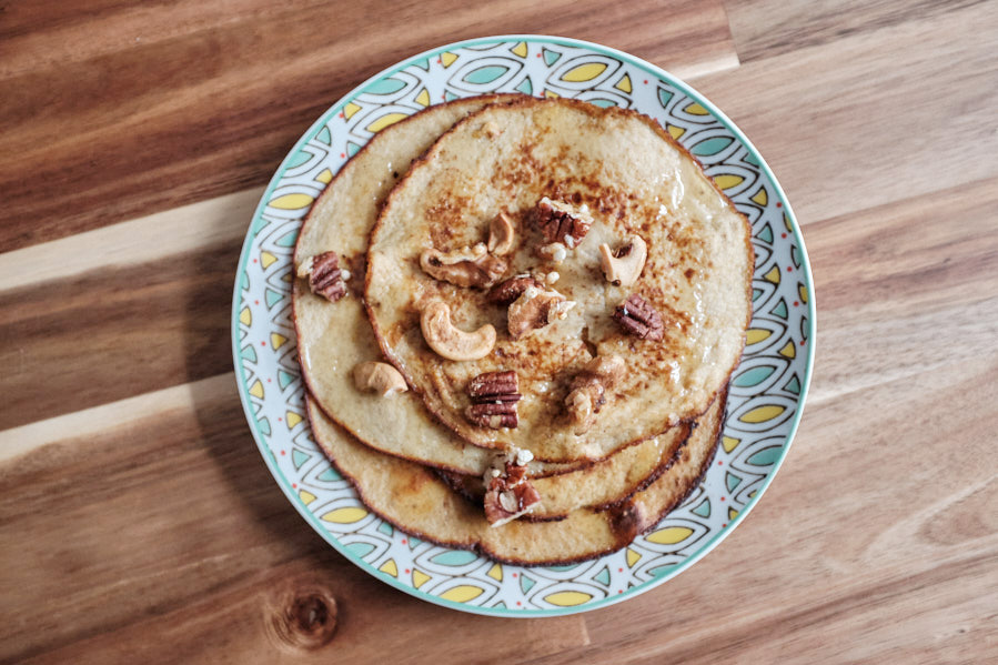 Bananen pannenkoek met gebrande noten - AllinMam.com