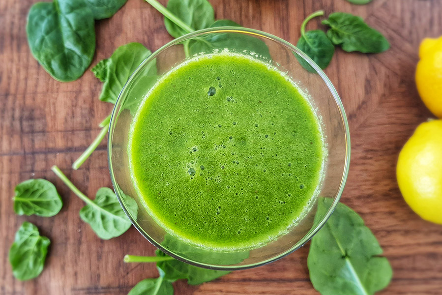 Recept groene smoothie met spinazie en avocado - AllinMam.com