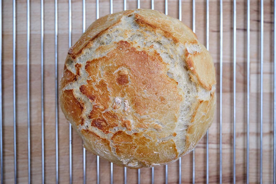 Dutch Oven brood recept: in 2,5 uur vers brood op tafel - AllinMam.com