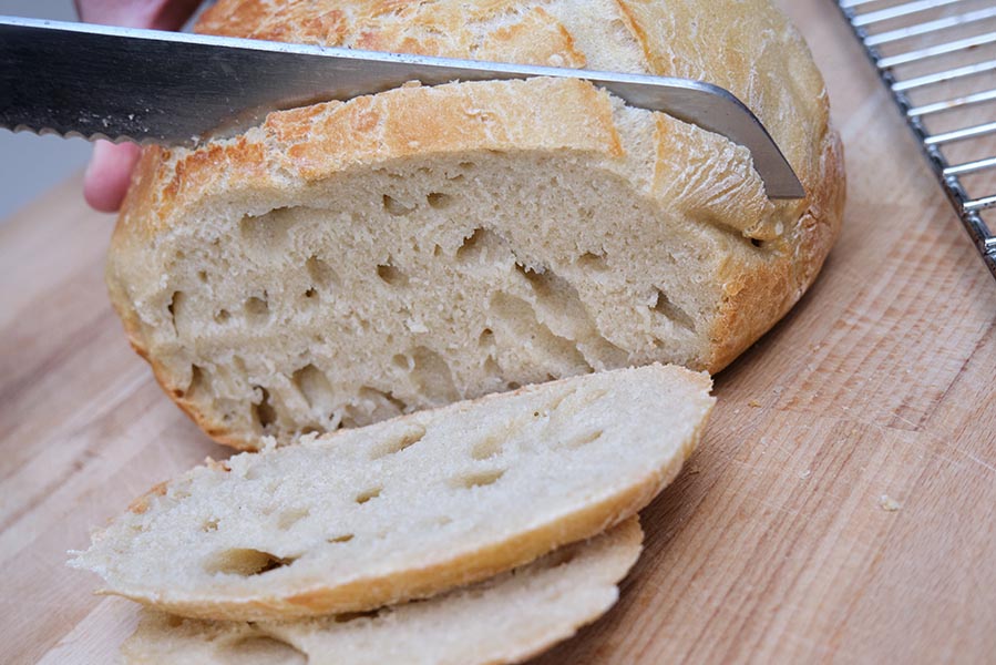 Dutch Oven brood recept: in 2,5 uur vers brood op tafel - AllinMam.com
