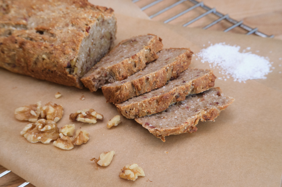 Bananenbrood met kokos en walnoten - AllinMam.com