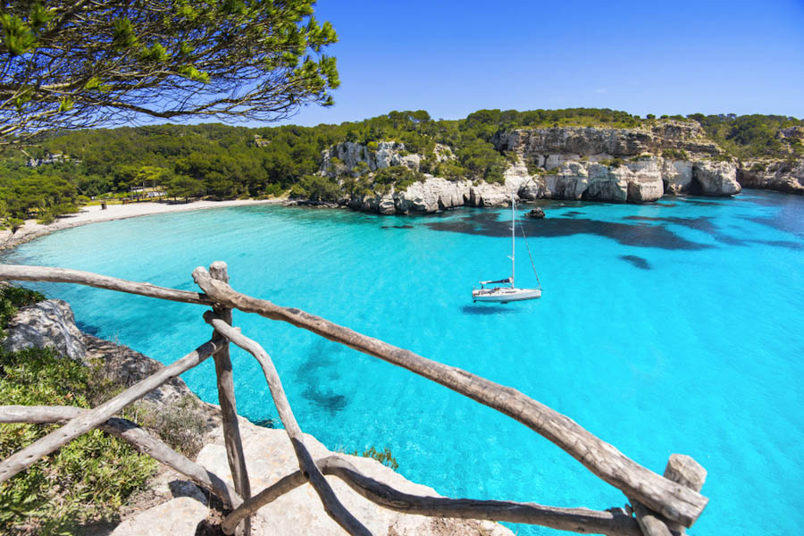 Cala Macarella beach, Menorca, misschien wel de meest geschikte bestemming voor een gezinsvakantie - AllinMam.com