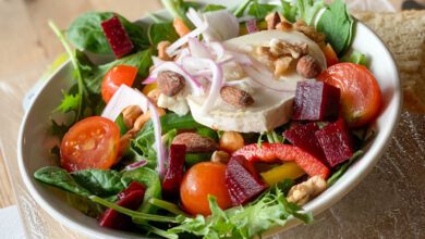 Recept voor lauwwarme geitenkaas salade met rode biet - AllinMam.com